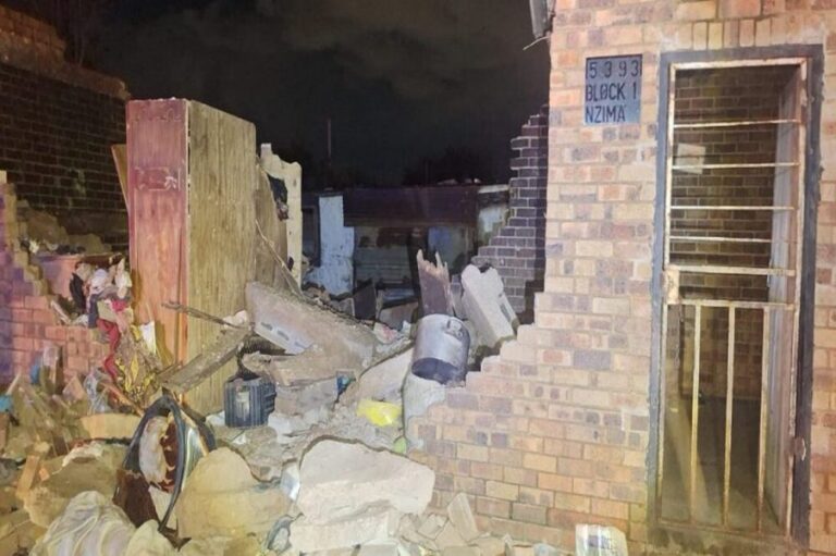 Minister orders probe into Johannesburg building collapse