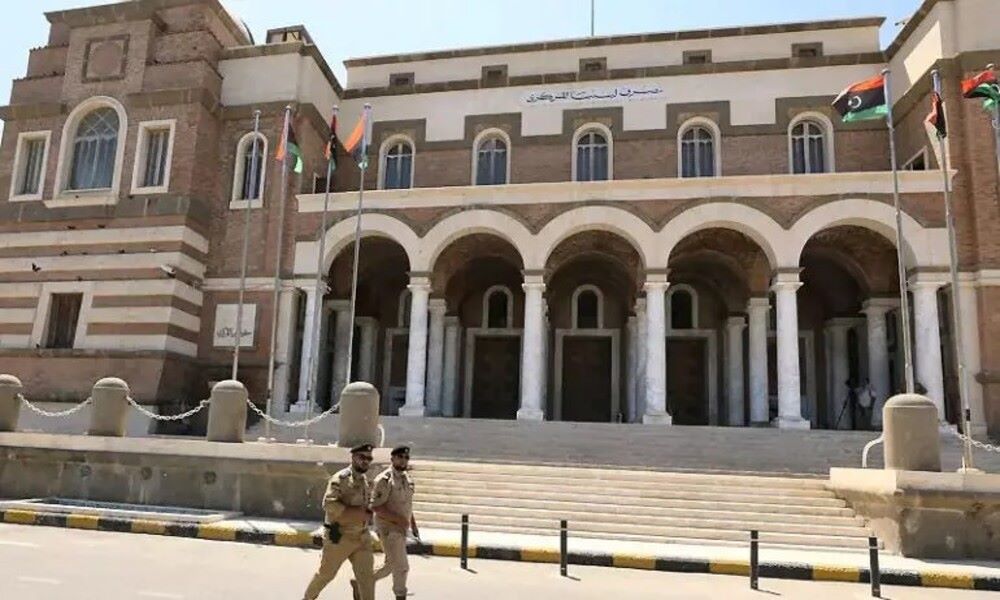 مصرف ليبيا المركزي يحذر من نضوب ميزانية الأجور بنهاية 2026