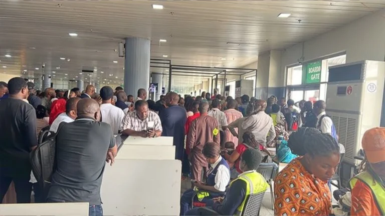 Unions in Nigerian aviation sector disrupt flight operations
