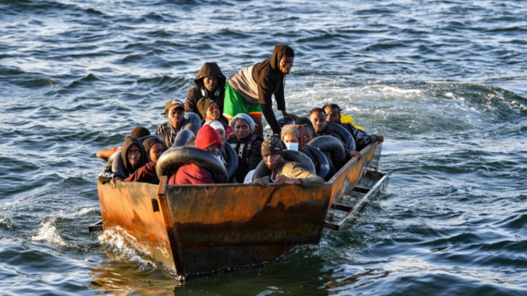 Canary Islands: 80 die in a dugout boat from Gambia