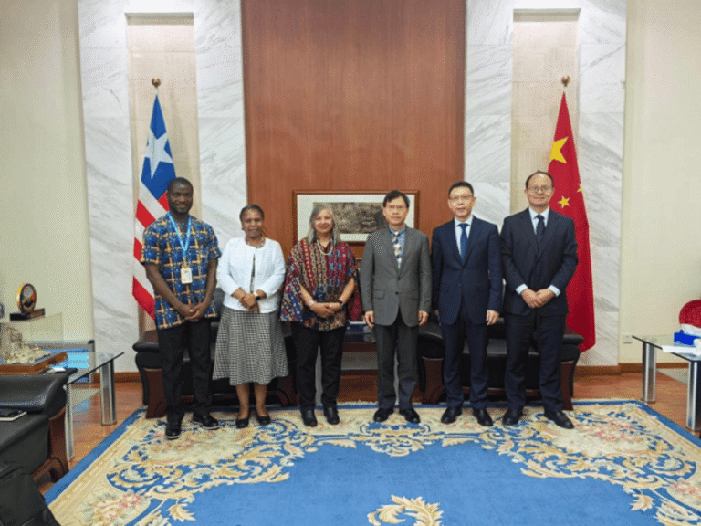 Ambassador Yin meets new Liberia UNICEF representative Mawji